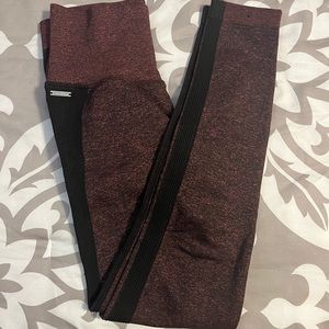ECHT arise scrunch bum leggings in size SMALL!